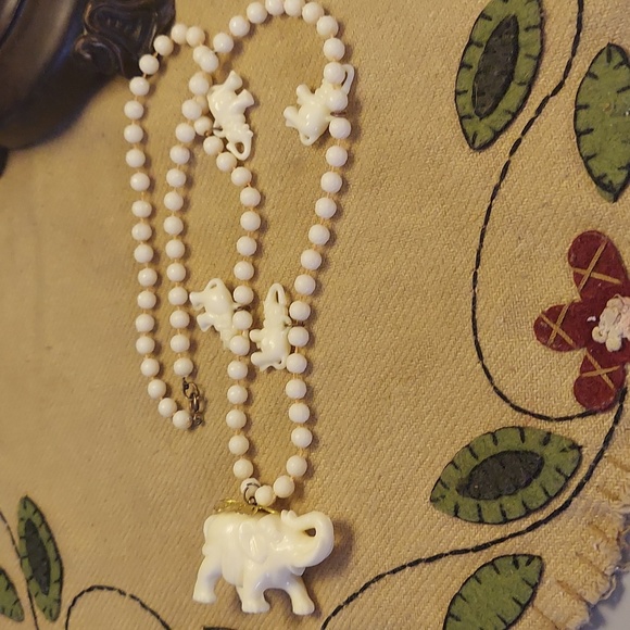 Vintage Celluloid Elephant Pendant Molded Rosebud Beaded Necklace - Picture 5 of 7